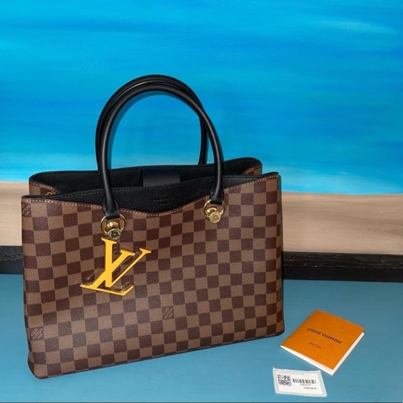 👜 Louis Vuitton Riverside Handbag 👜 MAKE AN OFFER! - Picture 8 of 16